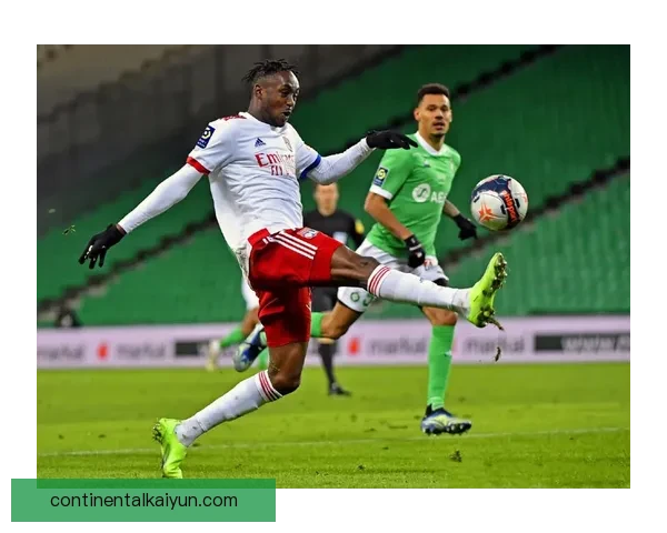 里昂中场组织状态回暖，近期表现值得关注